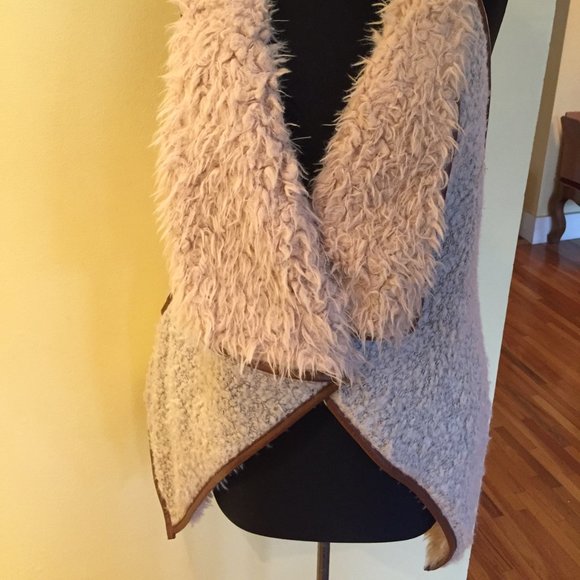 Soft and cozy wool blend vest - Picture 2 of 10